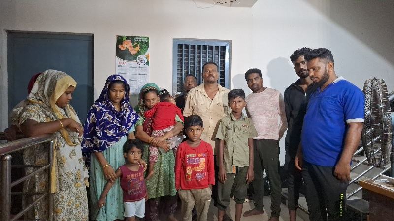 সাতক্ষীরা সীমান্ত দিয়ে ১৪ বাংলাদেশীকে হস্তান্তর করলে বিএসএফ