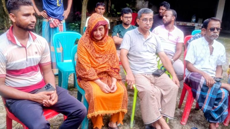 কলকাতায় আগুনে ‌নিহত সাতক্ষীরার দুজ‌নের মরদেহের অপেক্ষায় স্বজনরা