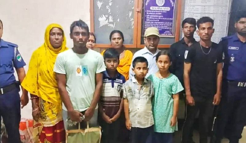 সাতক্ষীরায় সীমান্ত দিয়ে শিশুসহ ১০ বাংলাদেশীকে বিজিবির কাছে হস্তান্তর