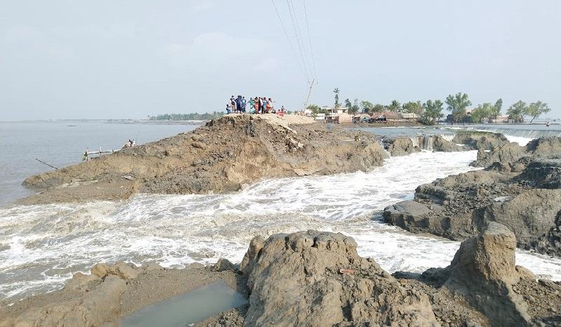 পানির নিচে কয়েকশ ঘরবাড়ি, হাজারো পরিবারে জ্বলেনি চুলা