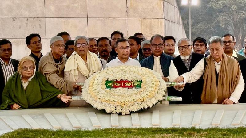 জিয়াউর রহমানের সমাধিস্থলে তারেক রহমান