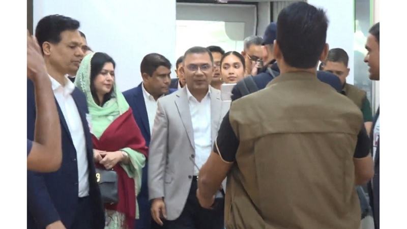 ১৭ বছর পর ঢাকায় পা রাখলেন তারেক রহমান