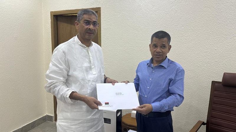 প্রধান উপদেষ্টাকে ঈদুল ফিতরের শুভেচ্ছা জানালেন তারেক রহমান