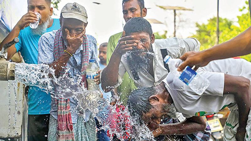 তাপপ্রবাহের ঝুঁকি কমাতে দীর্ঘমেয়াদে দ্বিমুখী নীতি অবলম্বন করতে হবে