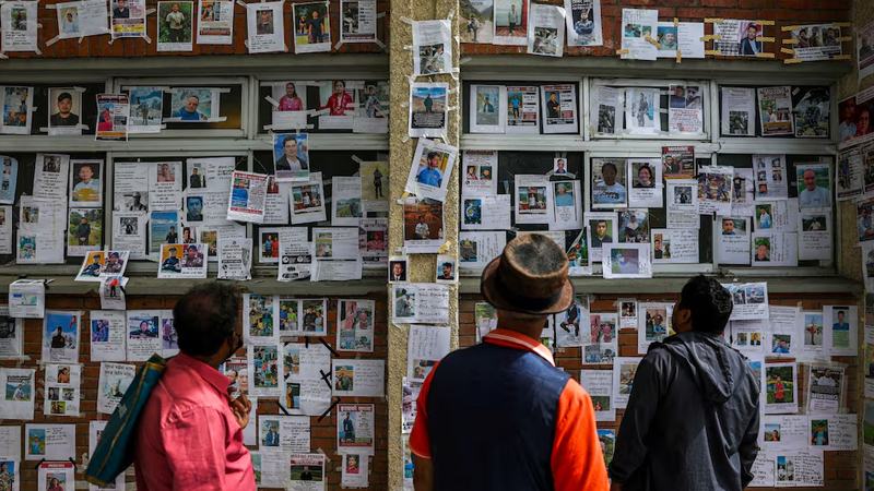 স্বজনদের খোঁজে নেপালে ‘ছবির দেয়াল’