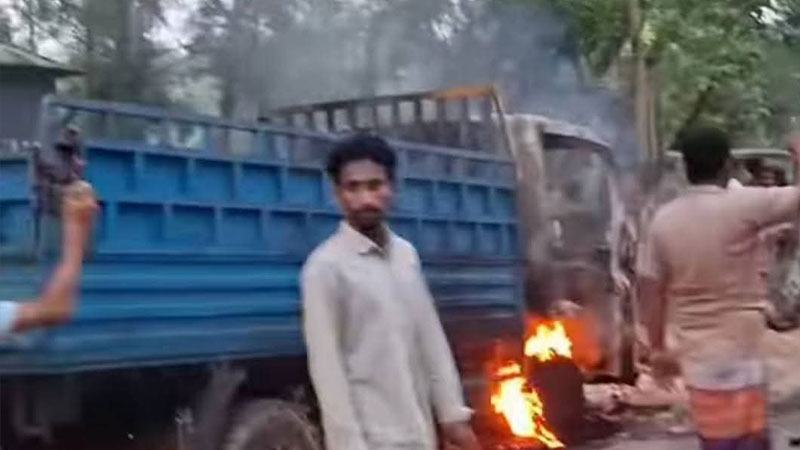 গাজীপুরে গরুচোর সন্দেহে গণপিটুনিতে নিহত ৩, ট্রাকে আগুন