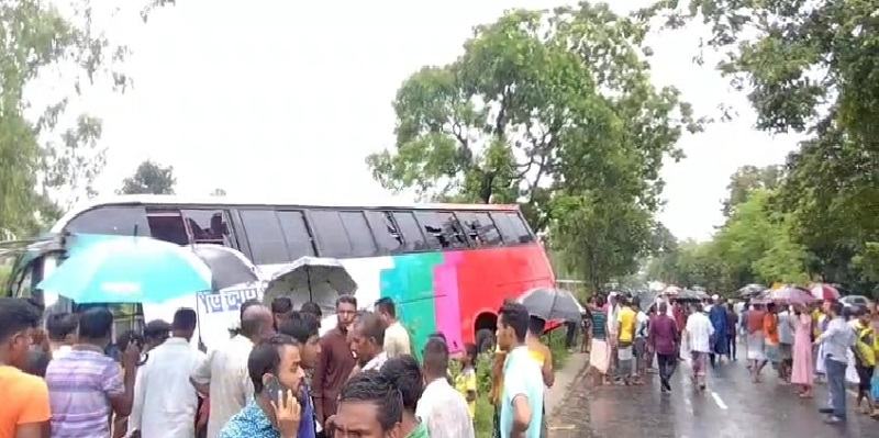 ঠাকুরগাঁওয়ে সড়ক দুর্ঘটনায় প্রাণ গেল বাবা-মেয়ের