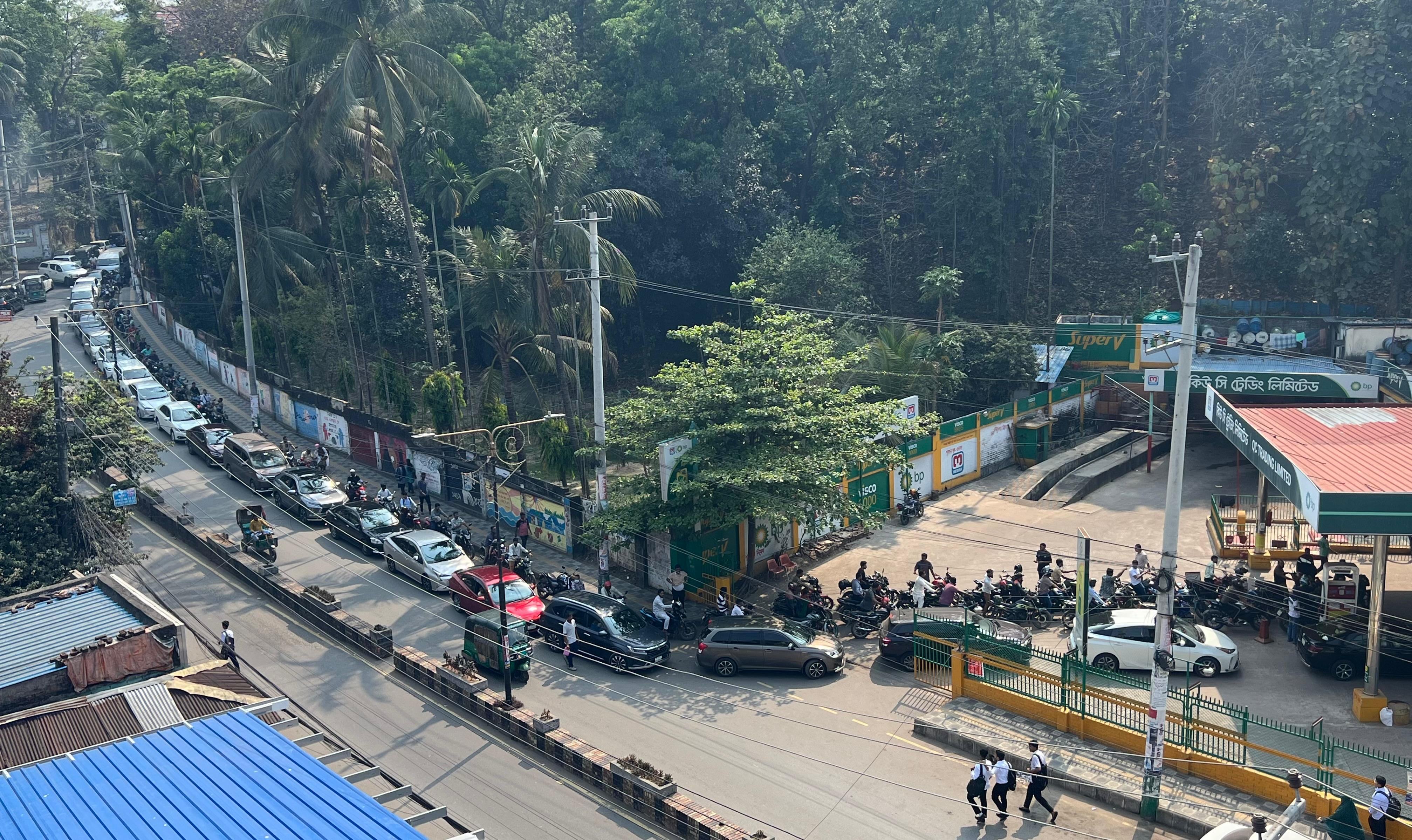 বৈশ্বিক জ্বালানি সংকটে প্রথম বড় ক্ষতিগ্রস্ত দেশ হতে পারে বাংলাদেশ, টেলিগ্রাফের প্রতিবেদন