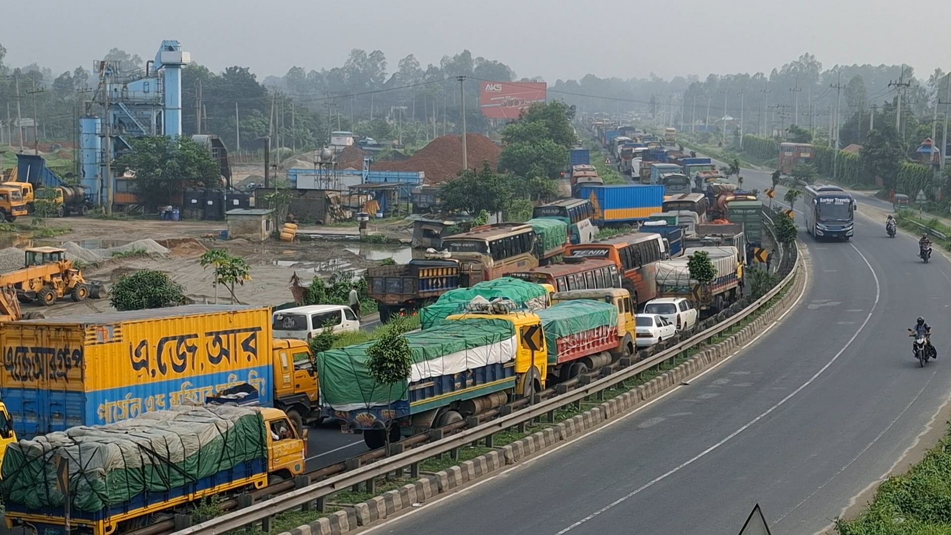 ঢাকা-টাঙ্গাইল-যমুনা সেতু মহাসড়‌কে ১৬ কি‌লো‌মিটার যানজট