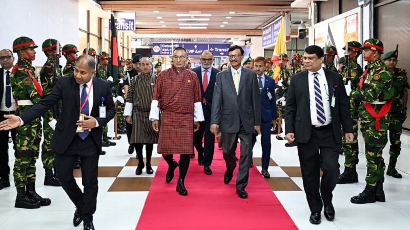 রাষ্ট্রীয় সফর শেষে ঢাকা ত্যাগ করলেন ভুটানের প্রধানমন্ত্রী