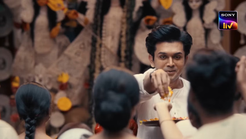 সত্তরের দশকের লুকে মাতালেন শুভ