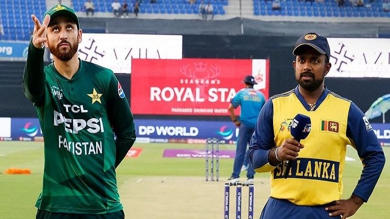 শ্রীলংকাকে ৫ উইকেটে হারিয়ে টিকে থাকল পাকিস্তান