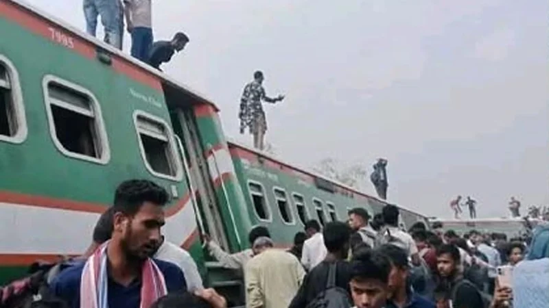 নীলসাগর এক্সপ্রেসের ৯ বগি লাইনচ্যুত, উত্তরবঙ্গের সঙ্গে রেল যোগাযোগ বিচ্ছিন্ন