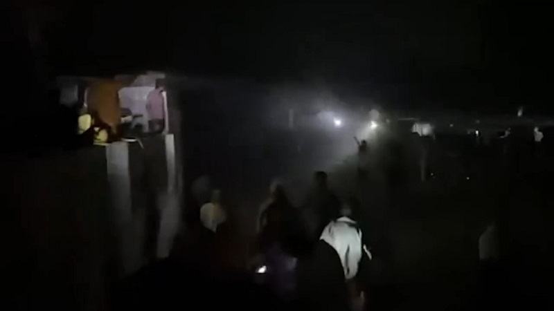 মুন্সীগঞ্জে বিদ্যুৎ বিচ্ছিন্ন করে টর্চ জ্বালিয়ে দুই গ্রামবাসীর সংঘর্ষ