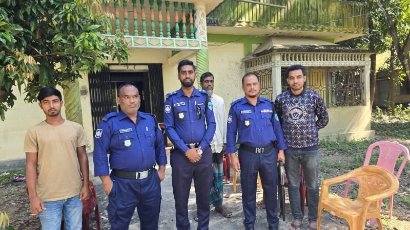 ফেনীতে আন্তর্জাতিক অপরাধ ট্রাইব্যুনালের চেয়ারম্যানের বাড়িতে নিরাপত্তা জোরদার