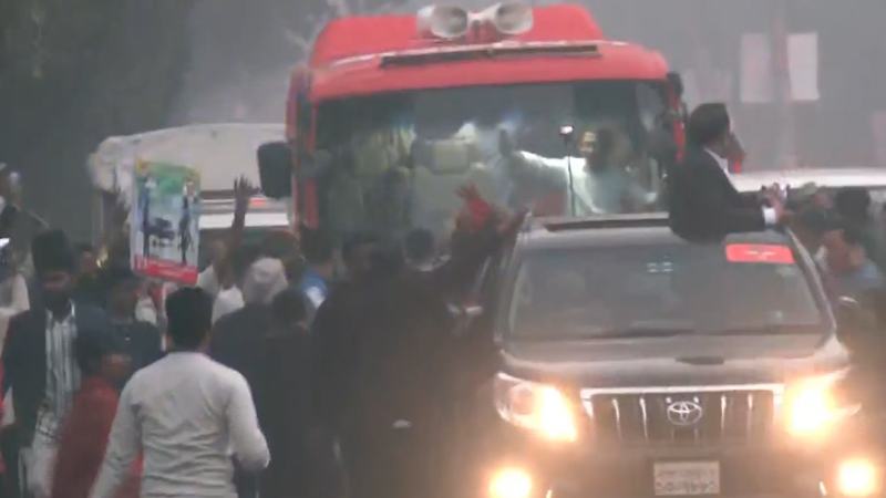 জাতীয় স্মৃতিসৌধের পথে তারেক রহমান