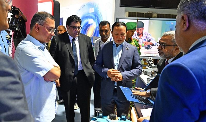 সেমিকন্ডাক্টর ও বিয়ার সামিটে ড্যাফোডিল কম্পিউটার্সের প্যাভিলিয়ন পরিদর্শন প্রধানমন্ত্রীর