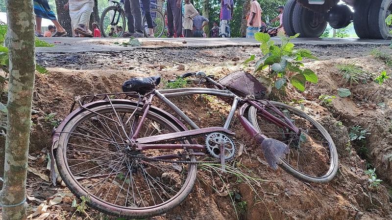 গাইবান্ধায় ট্রাক চাপায় সাইকেল আরোহীর মৃত্যু