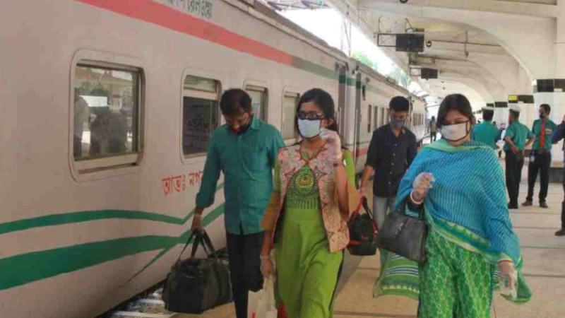 ঈদযাত্রা: ট্রেনে নারীদের জন্য বিশেষ কামরা বরাদ্দের নির্দেশ হাইকোর্টের