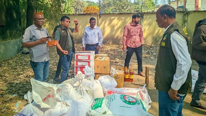রংপুরে অবৈধভাবে মজুদ করা বিপুল পরিমাণ টিসিবি’র পণ্য উদ্ধার