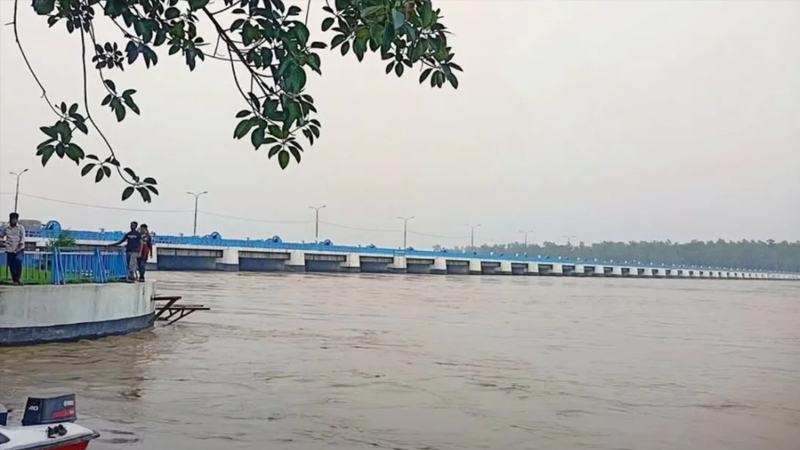 তিস্তা নদীর পানি বিপদসীমা ছুঁইছুই