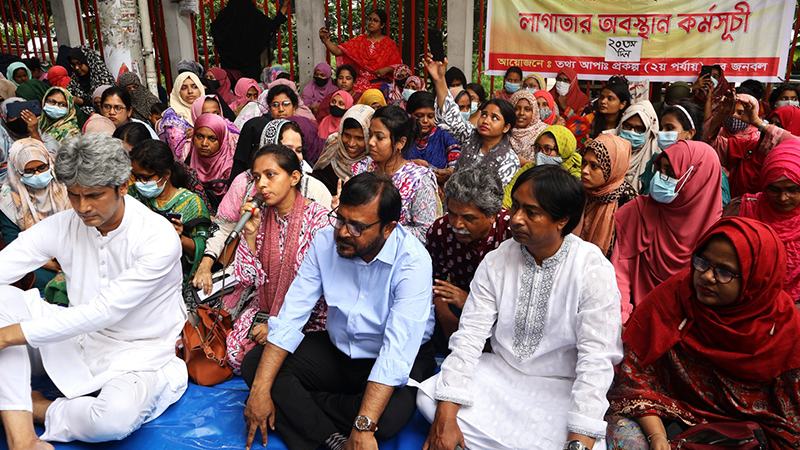 চাকরি স্থায়ীকরণে ‘তথ্য আপা’দের আন্দোলনে সংহতি রাজনৈতিক নেতাদের
