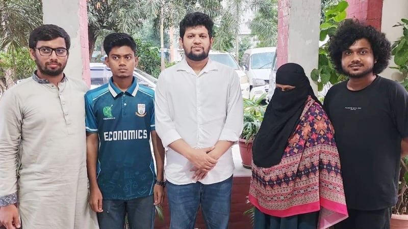 পানির বোতল ছোড়া শিক্ষার্থীকে জিজ্ঞাসাবাদ শেষে অভিভাবকের নিকট হস্তান্তর