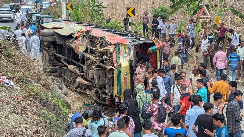 রাঙ্গামাটিতে যাত্রীবাহী বাস উল্টে আহত ১৯
