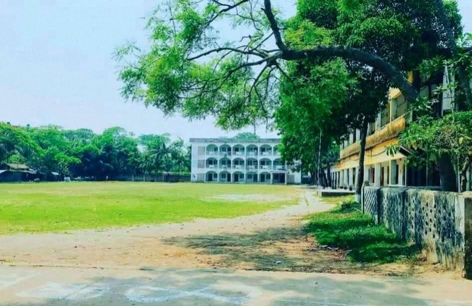 মাদারীপুরের এসএসসি পরীক্ষায় অনিয়মের অভিযোগে ৪ শিক্ষককে দায়িত্ব থেকে অব্যাহতি