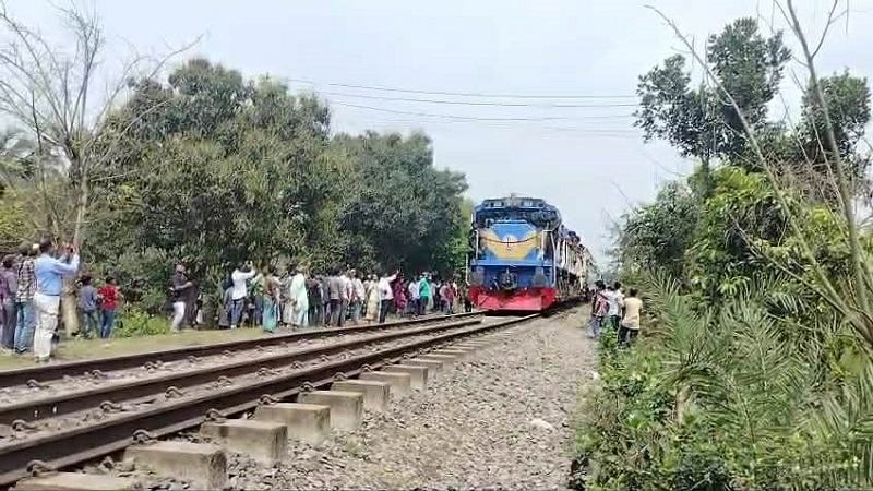 বগুড়ায় ২১ ঘণ্টা পর ট্রেন চলাচল স্বাভাবিক