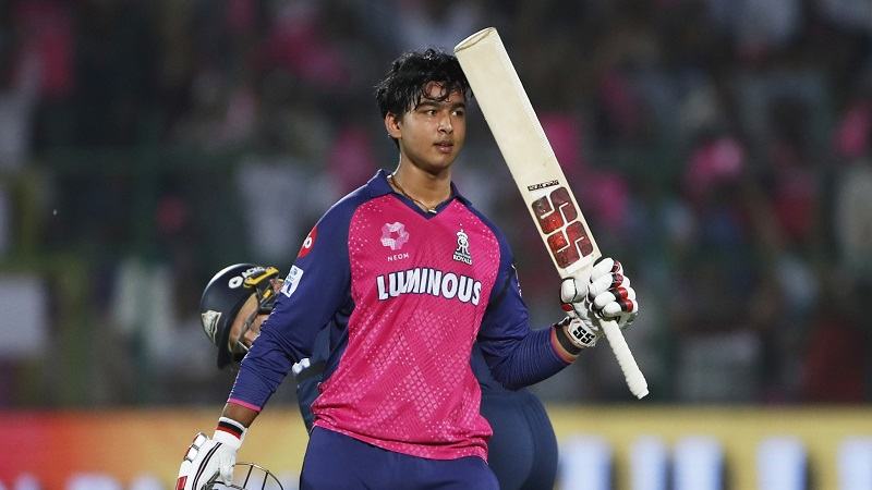 আইপিএলে দ্বিতীয় দ্রুততম সেঞ্চুরির কীর্তি ১৪ বছরের বৈভবের