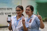 এইচএসসির ফল প্রকাশের পর শিক্ষার্থীদের উল্লাস
