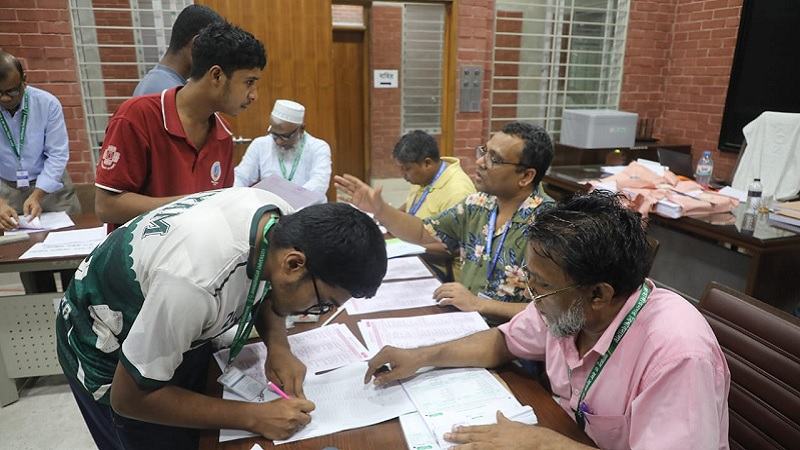 জাকসু নির্বাচন: ৩ ঘন্টা পরও ভোটার উপস্থিতি কম
