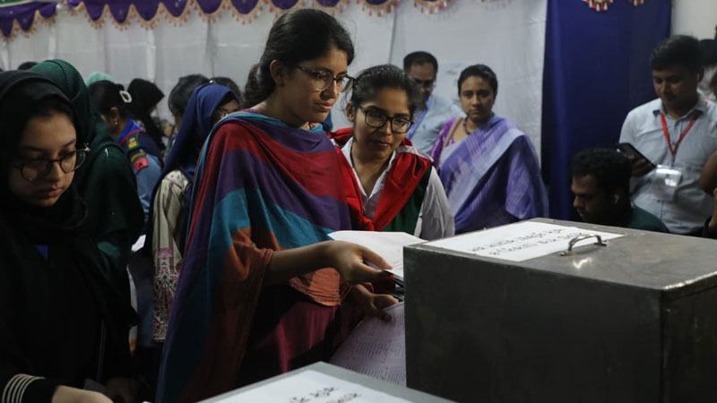 ভোট ম্যানুয়ালি গণনার আবেদন উমামা ফাতেমার