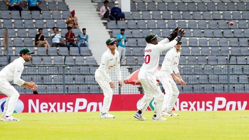 নাজমুল-মুমিনুলের ব্যাটে প্রতিরোধ গড়ে লাঞ্চে বাংলাদেশ