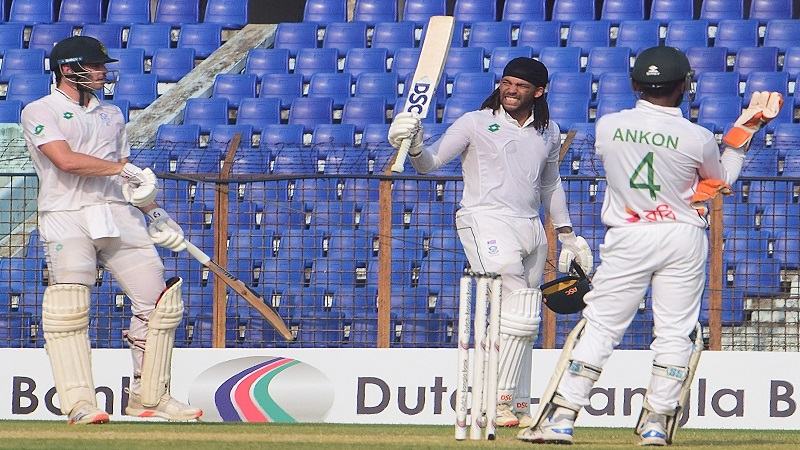 দ্বিতীয় সেশনে উইকেট না হারিয়ে দু্ইশ পার প্রোটিয়াদের