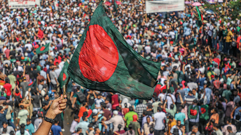গণতন্ত্রের উত্তরণে বিভাজন গভীরতর, অনিশ্চিত হচ্ছে পথচলা