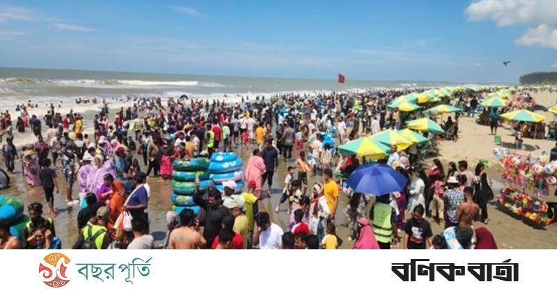 Photo: Daily Bonik Barta Travelers Flood Cox's Bazar and Regional Hubs for Five-Day Holiday